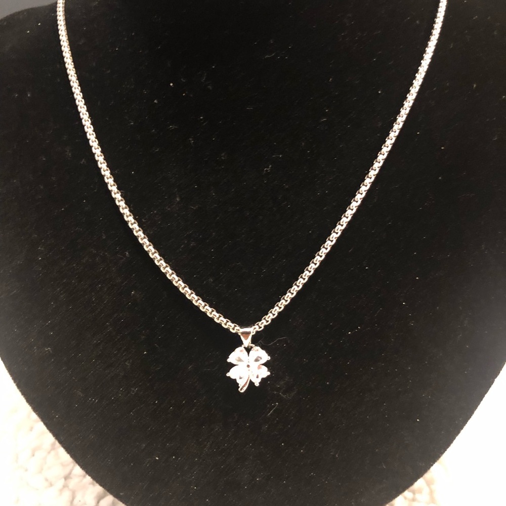 Silver Clover Pendant Necklace